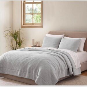 Sunday Citizen Snug Comforter in Cloud Grey. King/California King.